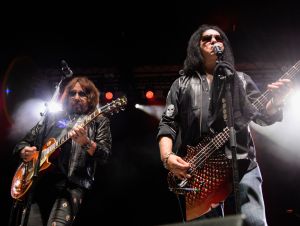 Ace Frehley preforms with Gene Simmons