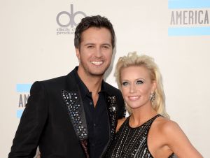 Luke Bryan Flies His Wife In A Private Plane To Go Birthday Hunting