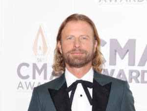 Dierks Bentley's New 'Same Ol Me' Video Honors Nashville Club