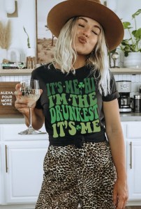 it's me hi, i'm the drunkest it's me black st. patricks day shirt