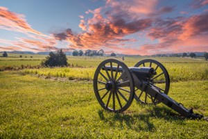 Canon aiming at a battlefield of Gettysburg on a bright sunny day