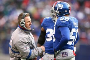 Steve Spagnulo, Defensive Coordinator of the New York Giants coaches Antonio Pierce #58 against the Philadelphia Eagles