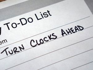 To do list reminder to turn clocks ahead in spring at the beginning of daylight saving time.