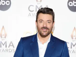 Chris Young is on the CMA red carpet wearing a blue pinstripe suit.