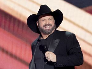 Garth Brooks Wants To Cover Michael Jackson - Garth on stage in a black suit and cowboy hat.