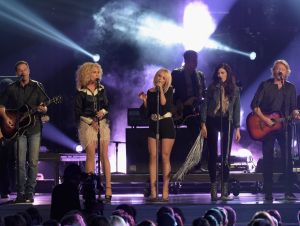Miranda Lambert Congratulated LBT on 25 Years. Miranda performed with Little Big Town, mostly dressed in black, at the CMA Awards in 2014.
