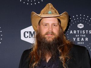 4 Amazing Chris Stapleton Award Show Performances - Chris posing on a red carpet wearing black with a cowboy hat.
