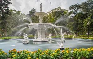 The Fountain in the Forsyth Park is one of the nicest Places in Savannah. Georgia destinations that are great for Memorial Day