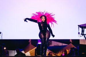 Lil Kim Dance moves on stage