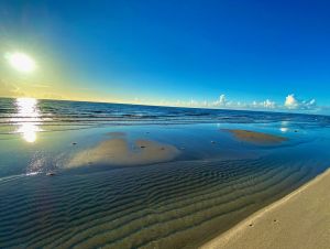 Florida beach with blue skies. As it turns out, Florida has one of the most affordable beach towns in the U.S. In fact, it's the No. 3 most affordable beach town in America, according to the experts at Realtor.com.